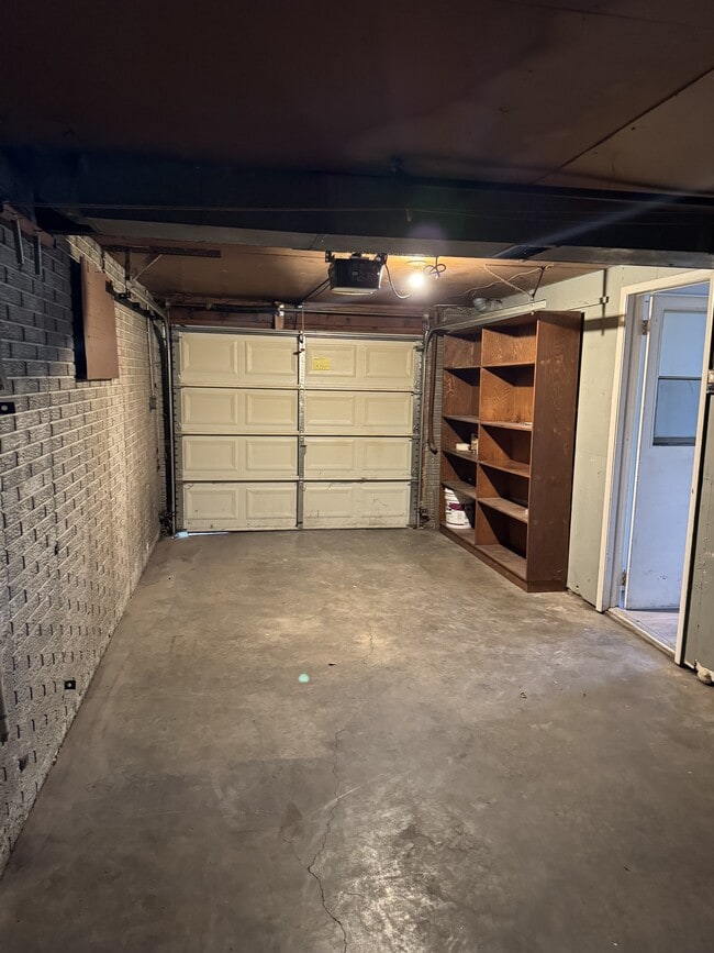 Building Photo - 3900 SE Fremont St