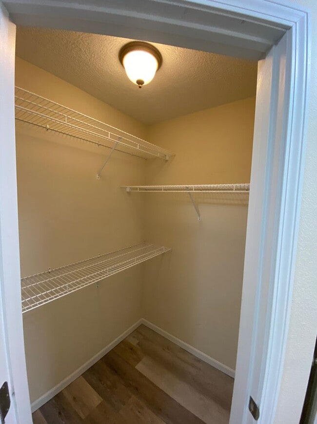 Building Photo - Available November 5, 2024! Call Watson & ...