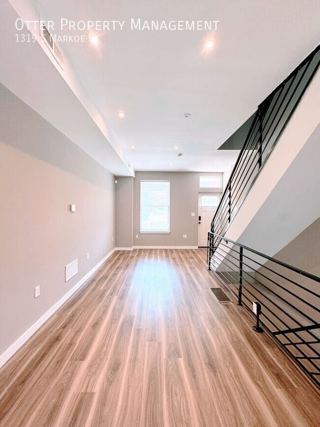 Building Photo - 1319 S Markoe St