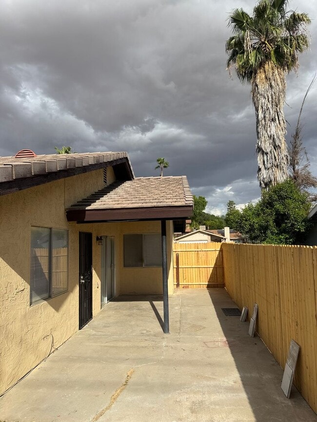 Building Photo - Spacious 4-Bedroom Home in Northeast Bakersfield