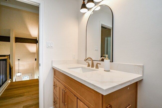 Building Photo - 21 Edgewood Forest Ct