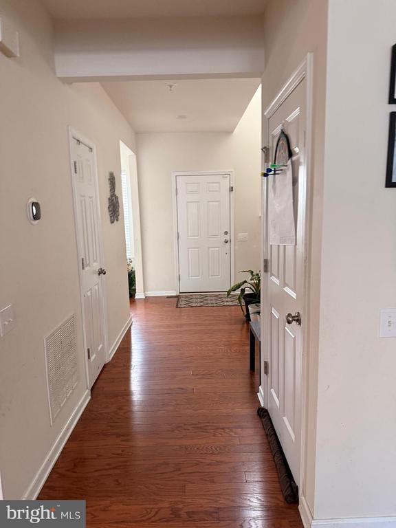 Building Photo - 728 Sun Valley Ct