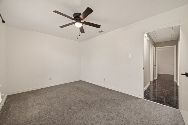 Building Photo - 614 Northaire Dr