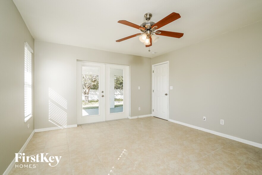 Building Photo - 1828 SW 3rd Pl