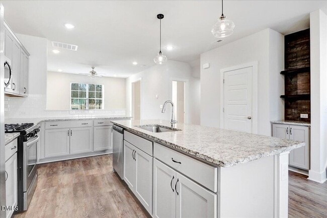 Building Photo - 857 S Franklin St