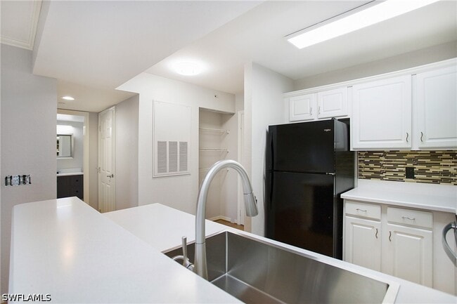 Building Photo - 8271 Key Royal Cir