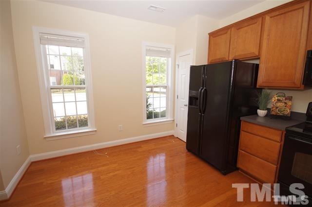 Kitchen / Dining - 303 W Savannah Ridge Rd