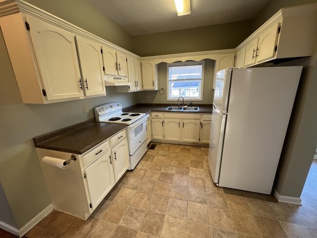 Building Photo - 205 Woodland St