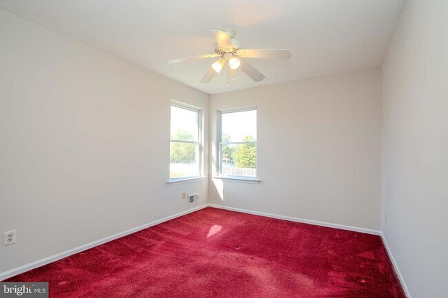 Building Photo - 27 Samantha Dr