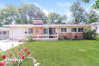 Building Photo - 445 Ridge Dr