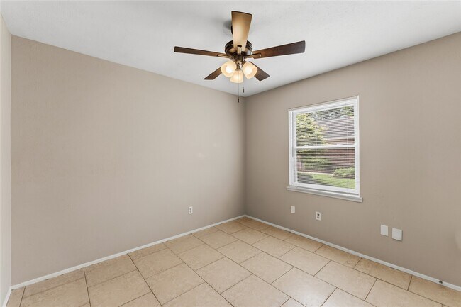 Building Photo - 16958 Jenikay St