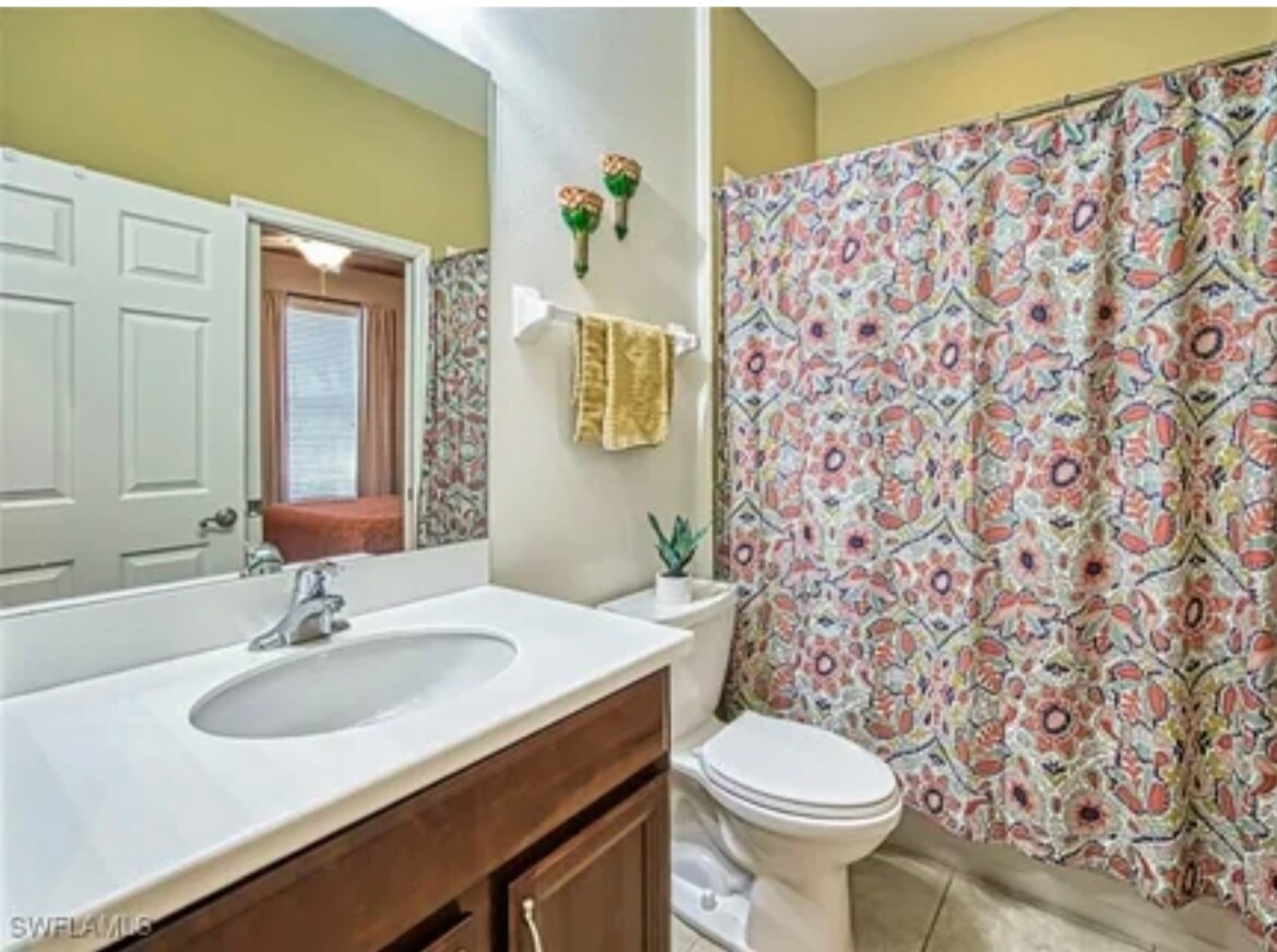 2nd Bath Tub/Shower - 15034 Sea Crest Blvd