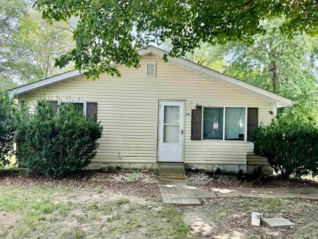 Primary Photo - 800 Clark St