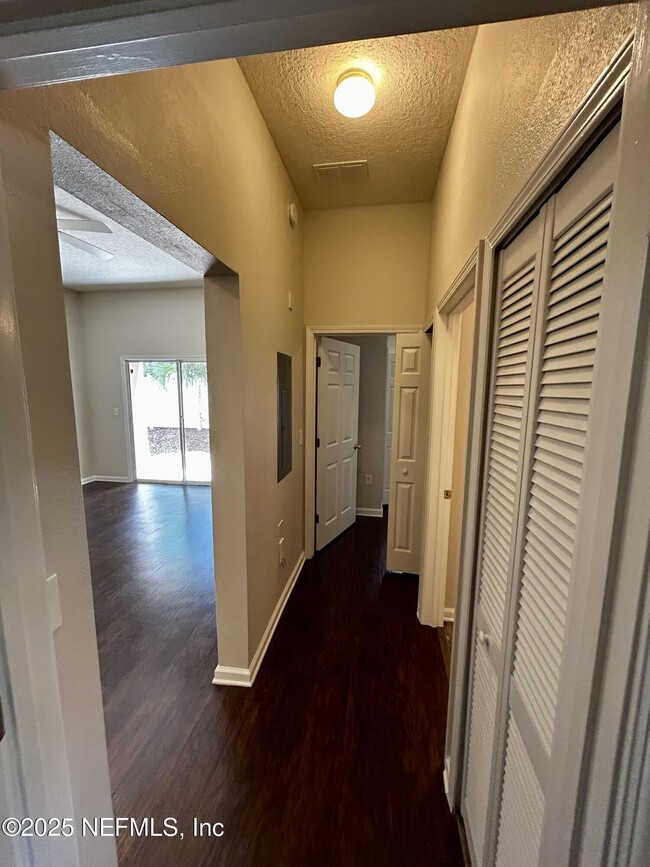 Building Photo - 6788 Manotak Oaks Dr