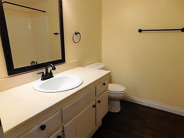Building Photo - Escondido 3 Br Gated LOVELY Townhome 2 pat...