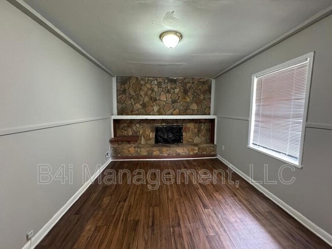 Building Photo - 454 Clara Dr