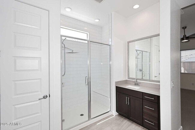 Building Photo - 2516 E King Bird Dr