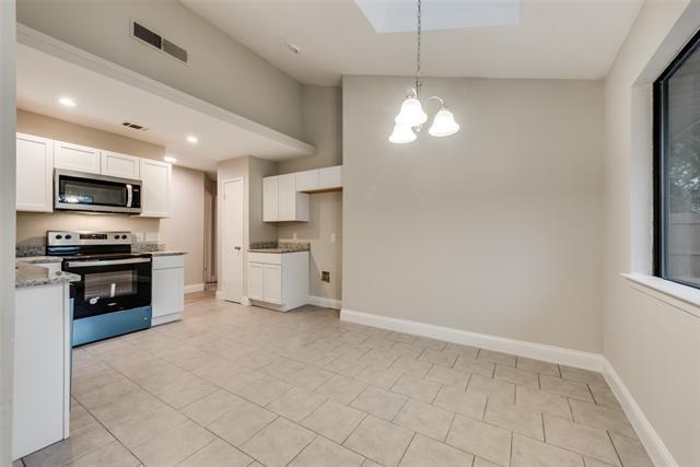 Building Photo - 3301 Cliffview Dr