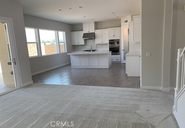 Building Photo - 646 Athos