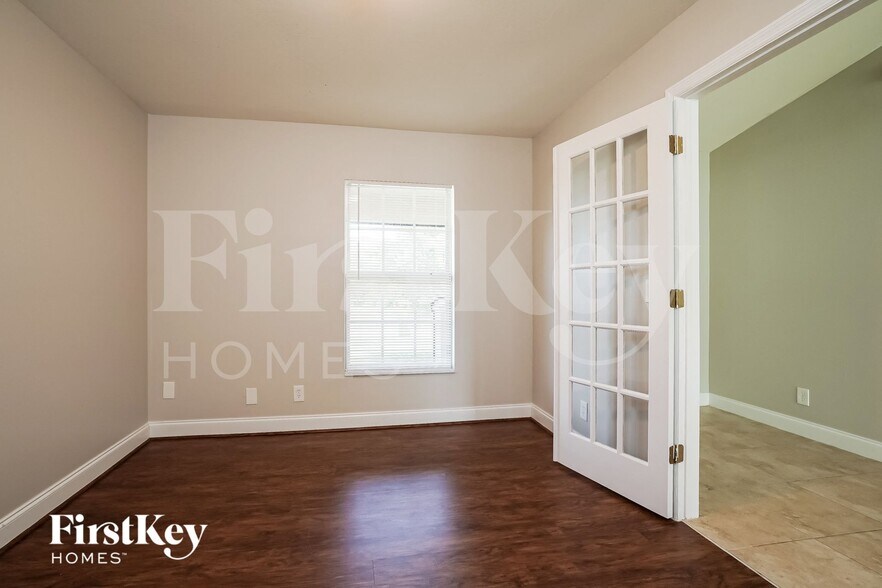 Building Photo - 3215 41st St SW