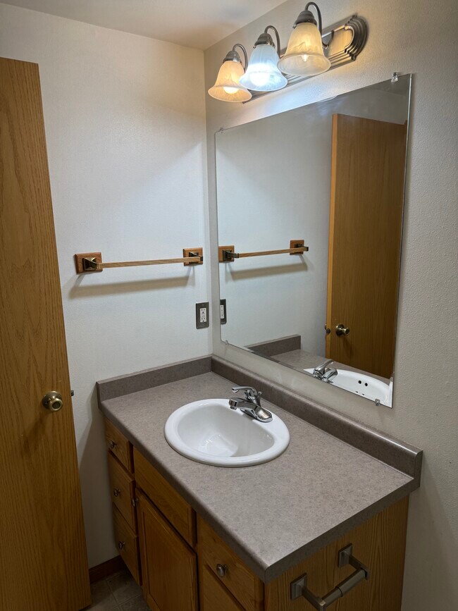 Building Photo - 506 Traveler Ln