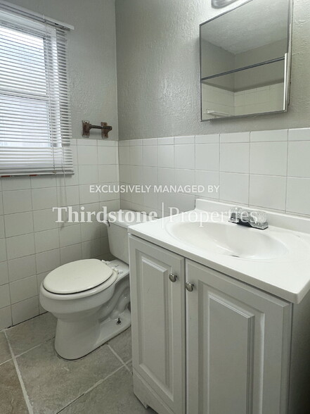 Building Photo - 1861 Bisbee St