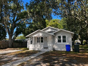 Building Photo - Beautiful 3BR/1BA Lakeland Home with Large Backyard & Covered Porch!