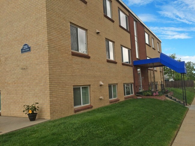 Building Photo - Sherman Manor