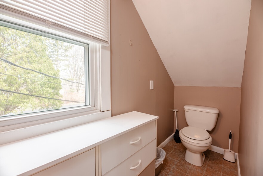 Building Photo - 133 River Meadow Dr