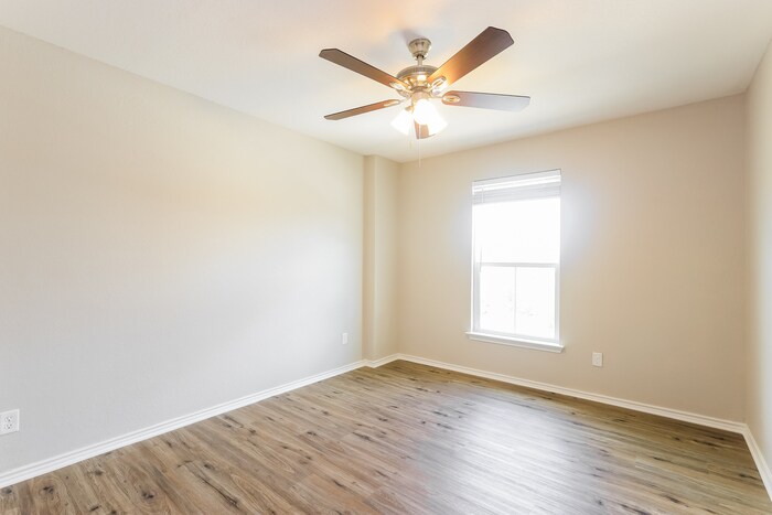 Building Photo - 8422 Buckhorn Parke