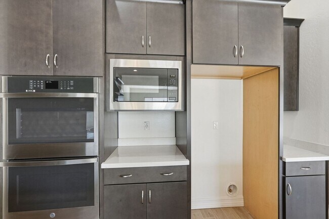 Building Photo - Gated Community Amazing ameneties