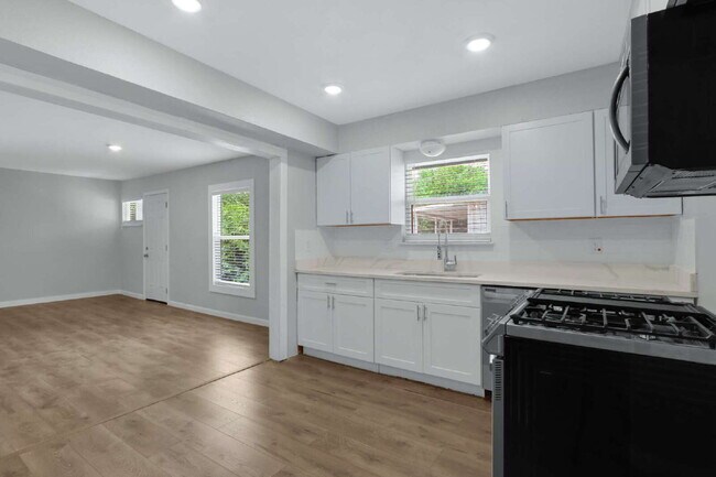 Primary Photo - Charming and Spacious 4 Bedroom Home with ...