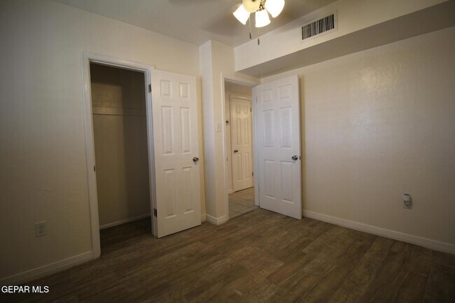 Building Photo - 2529 Jackson Ave