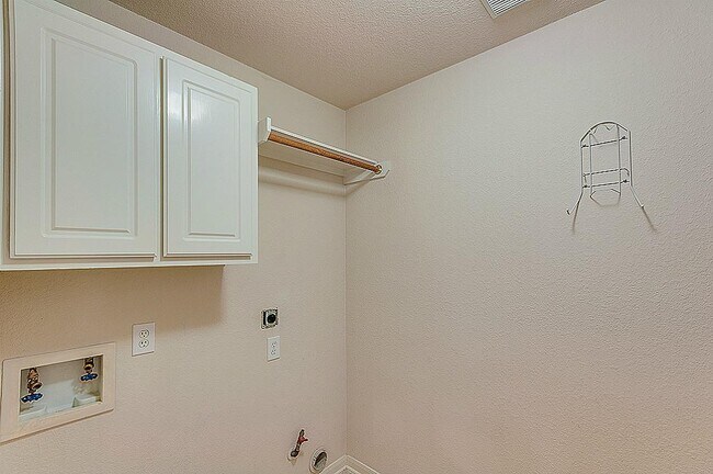 Building Photo - 11 Trilling Bird Pl