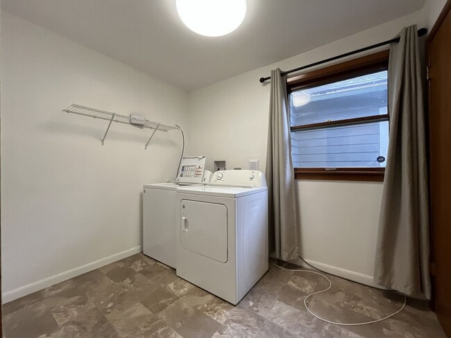 Building Photo - Large NW Portland Home Near Shops & Restaurants with Finished Basement & Bay Windows