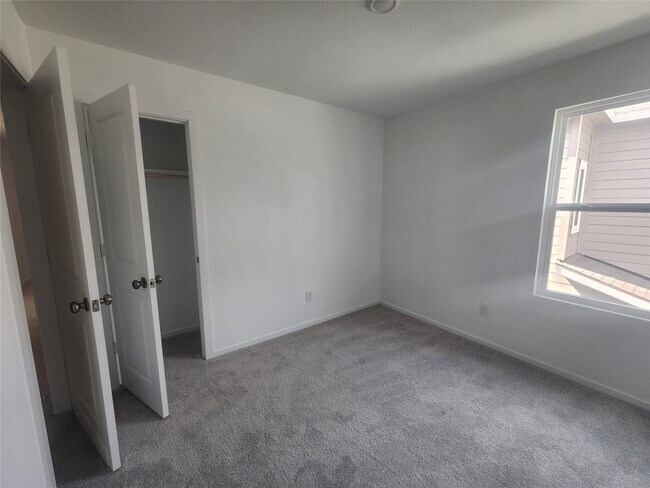 Building Photo - 906 Pertuso Ln