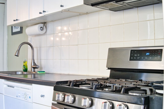 Building Photo - 913 Penn St