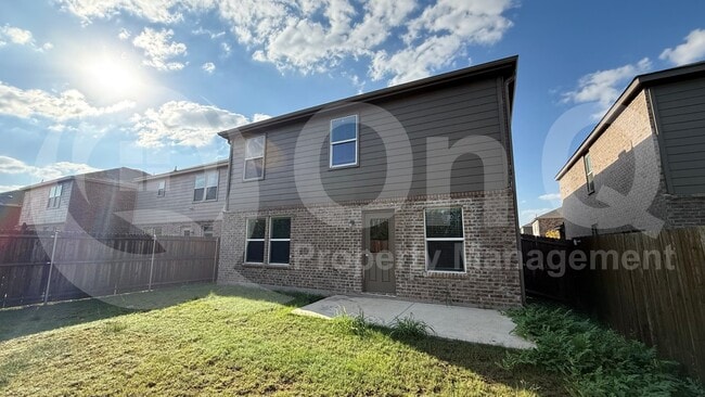 Building Photo - 426 Lake Erie Dr