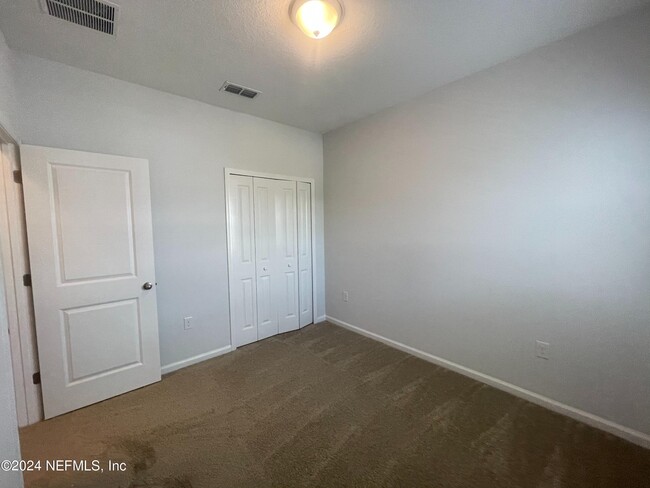 Building Photo - 34 Pinebury Ln