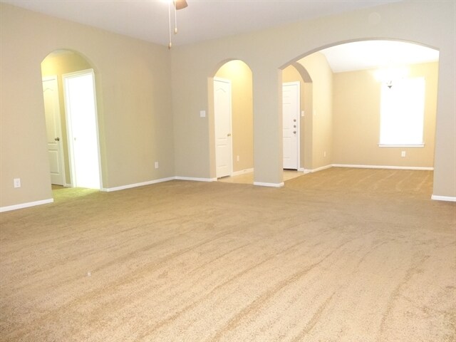 Building Photo - 28606 Lockeridge Farms Dr