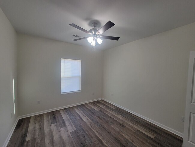 Building Photo - 2122 Circular Dr