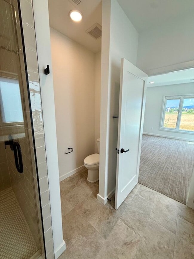 Building Photo - Single Family HOME with 3 Bedrooms 2 1/2 Bathrooms - Where Mountains meet you at upscale living!