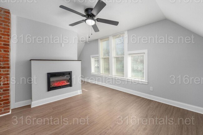 Building Photo - $750 - Studio / 1 bath - Beautiful newly renovated Multi-family home located in Delano