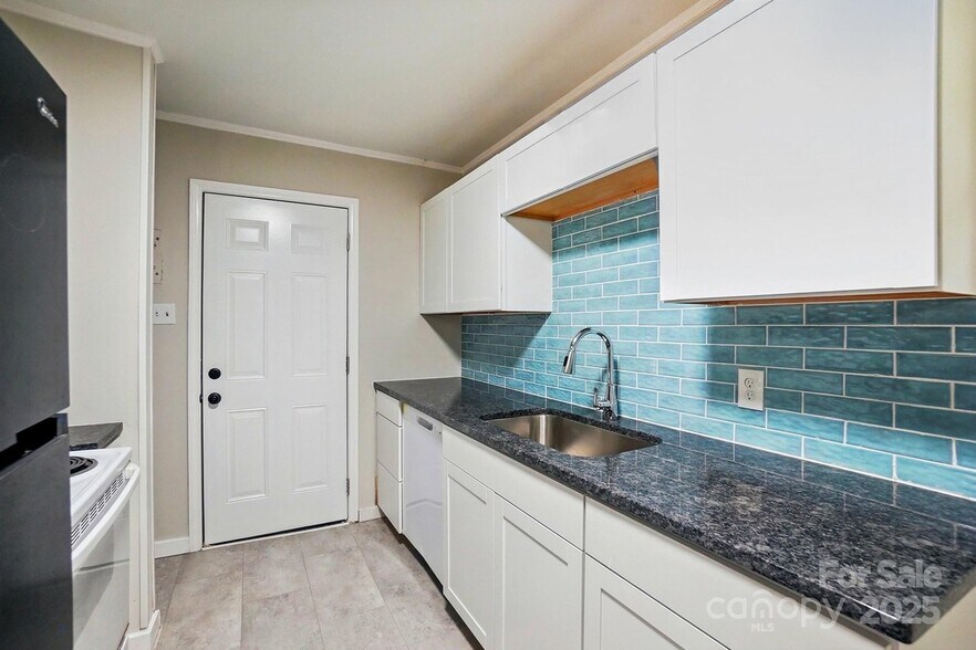 Building Photo - 1414 Wembley Dr
