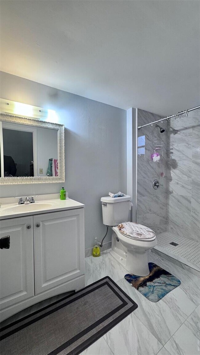 Building Photo - 8325 SW 137th Ave