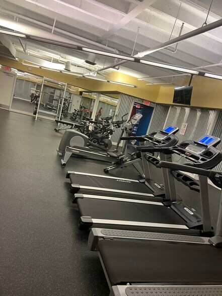 Building Photo - 151 E Washington St