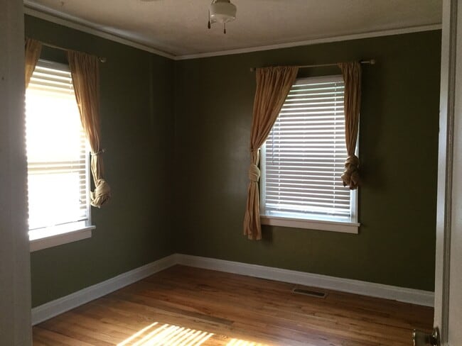 Building Photo - Cozy New Bern Home!