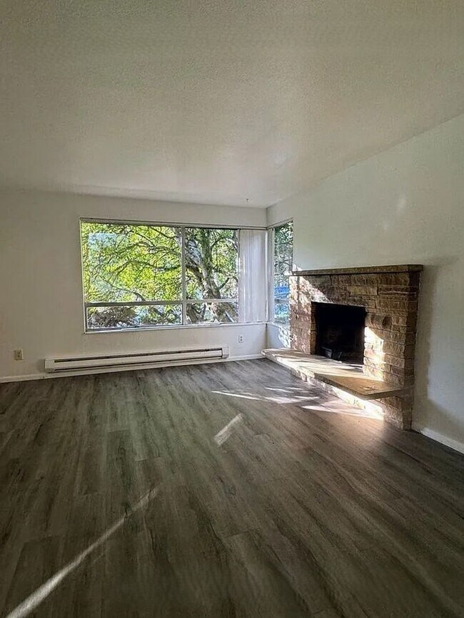 Building Photo - ar14000