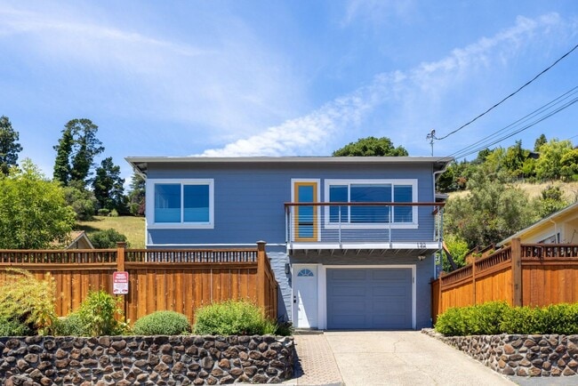 Building Photo - Beautiful Duplex In Highly Desirable San Rafael!
