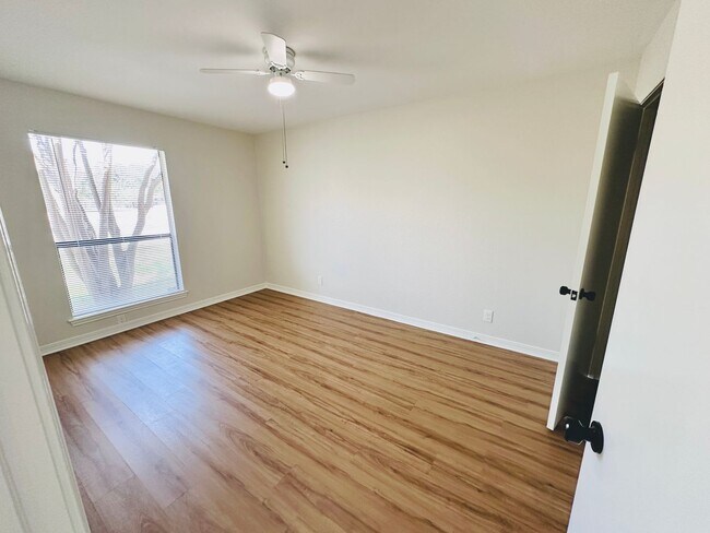 Building Photo - MOVE IN SPECIAL!!! - Updated 3-Bed Home wi...